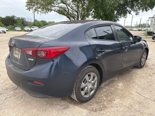 2014 Mazda Mazda3 i Sport - Exterior Rear Right Corner Image
